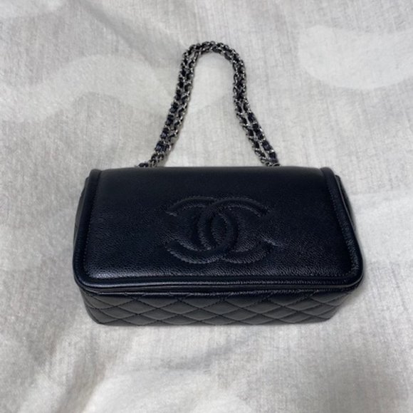 Chanel Flap Bag Caviar/Grained Calfskin Silver Hardware - Picture 2 of 15
